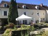 La terrasse pour profiter à l'ombre des soirées d'été
 Gîte Le Moulins de Chantelle à Chantelle dans l'Allier Auvergne Ⓒ Gîtes de France