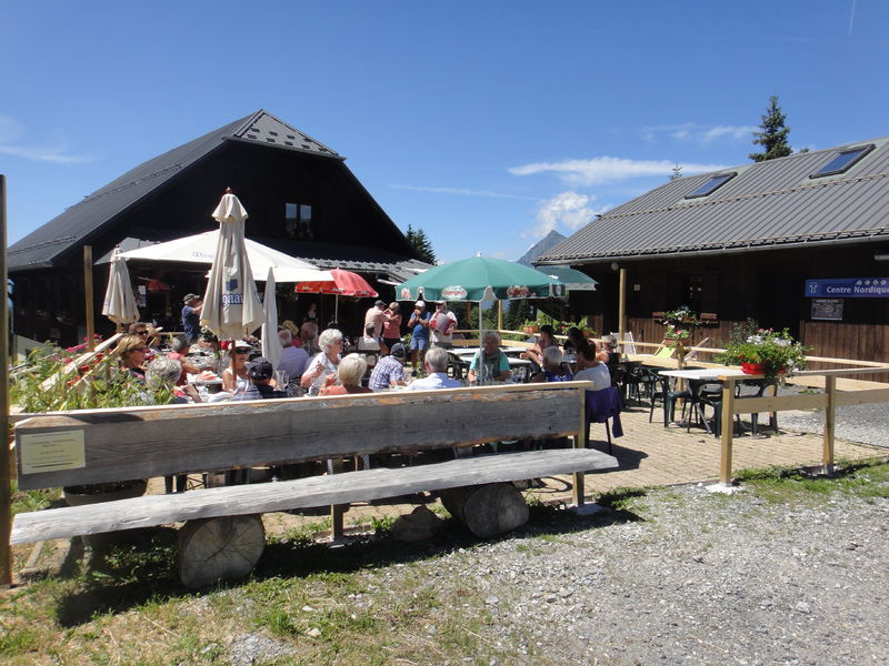 Restaurant La Tanière en été