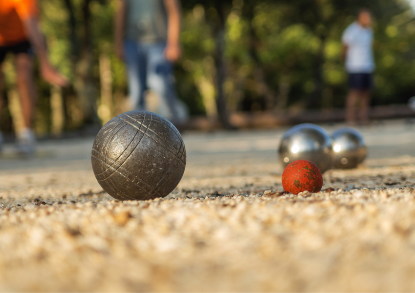 Concours de pétanque au bord du Lac