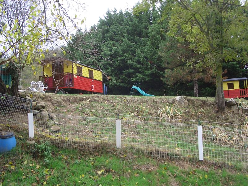 La roulotte dans son parc