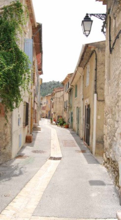 Bouches-du-Rhône en Paysages - Meyrargues, du centre ancien au Grand Vallat  France Provence-Alpes-Côte d'Azur Bouches-du-Rhône Meyrargues 13650