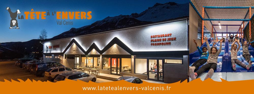 Plaine de jeux et le restaurant La Tête à l'Envers à Val Cenis Sollières