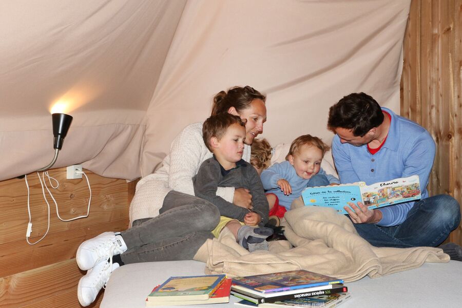 Intérieur tipi lit parental