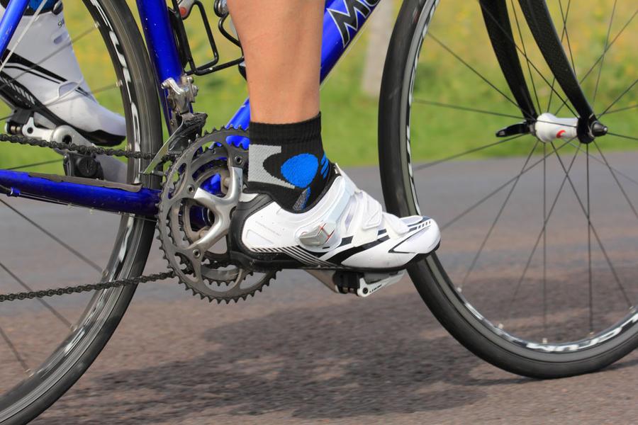 Cycliste au col de la Geneste