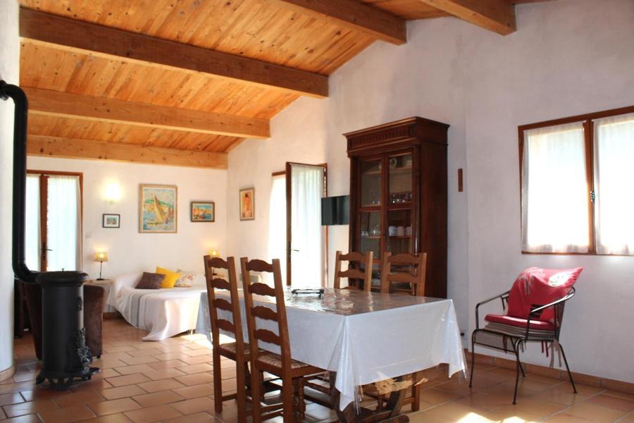 L'Oliveraie-Coin repas-Tourrette-Levens-Gîtes de France des Alpes-Maritimes