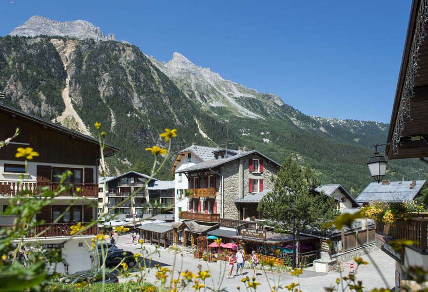 Pralognan-la-Vanoise village fleuri