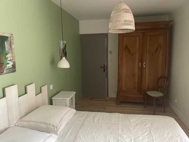 Lit double dans la chambre "Olive"