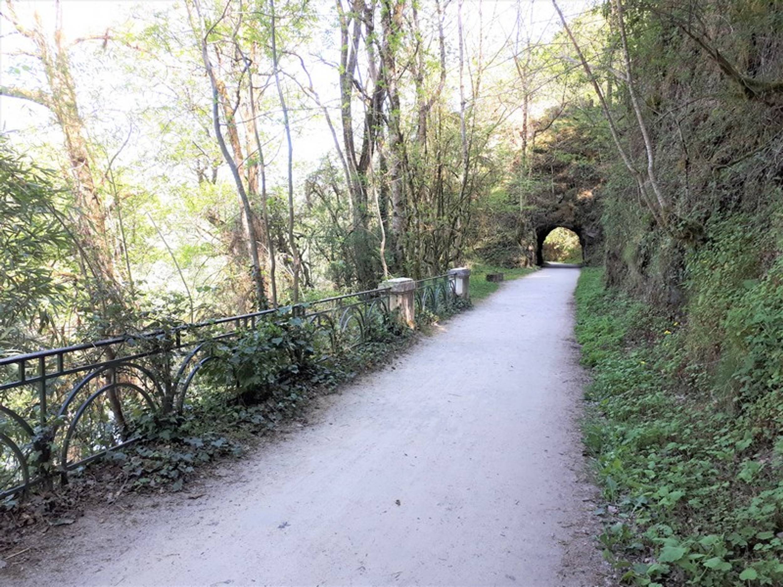 petit-tunnel-sur-le-chemin-des-fontaines-ekx6vsj45g1a-w2p44bk8tc5o