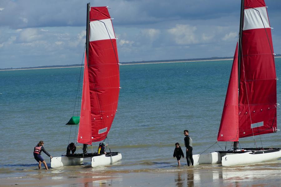 Cours de catamaran et de planche à voile ados/adultes/famille par Ile de Ré Voile à Loix