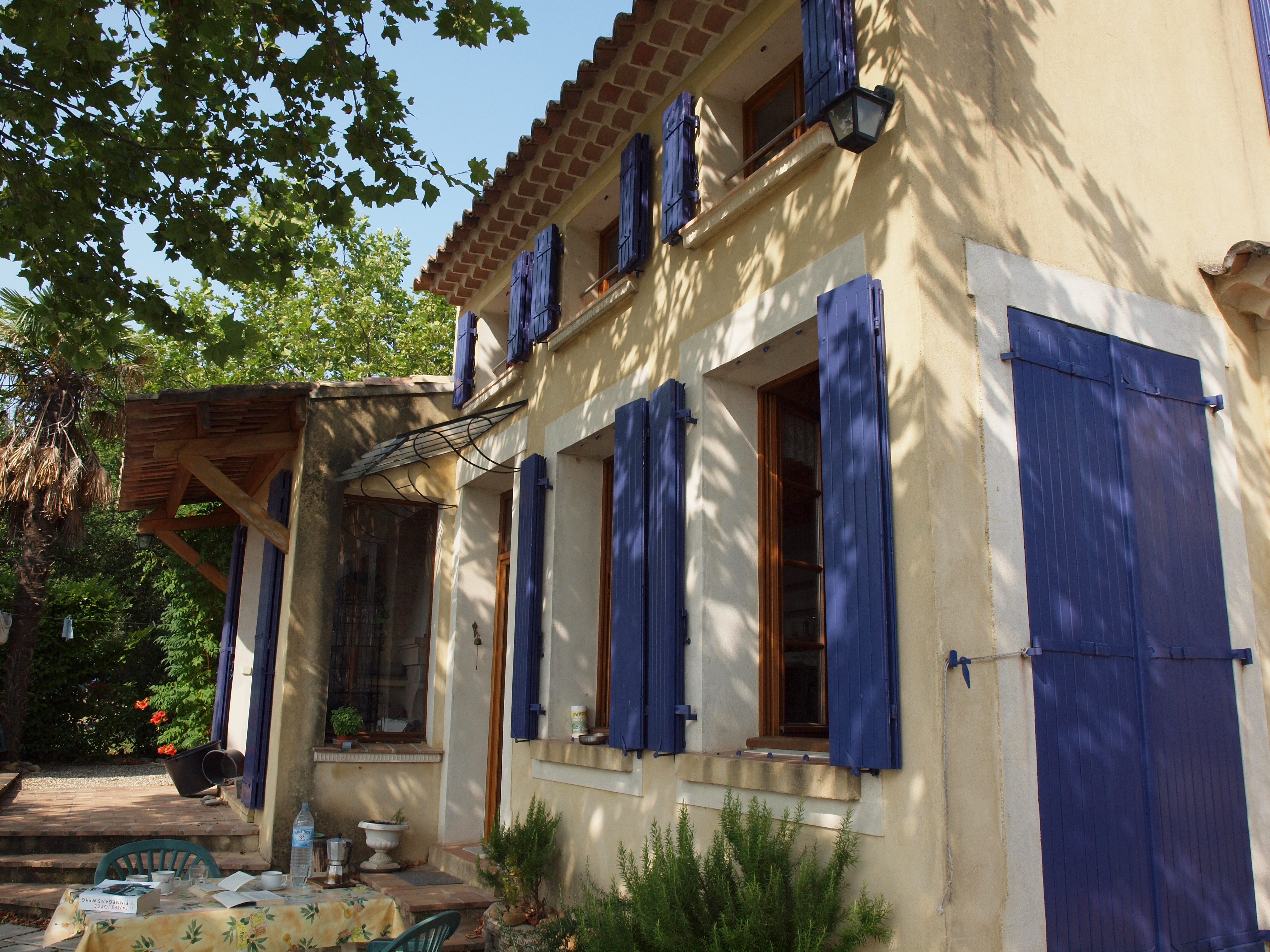 facade maison entree porte volets
