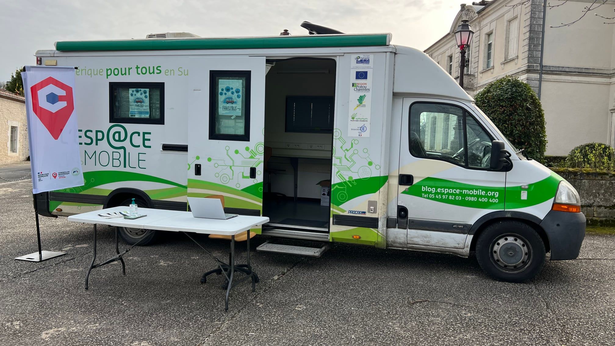 Atelier numérique à la mairie de Baignes