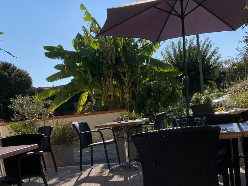 La terrasse ombragée du Ptit Caprice