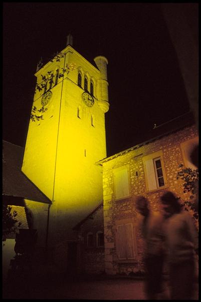 Clocher de Morestel de nuit