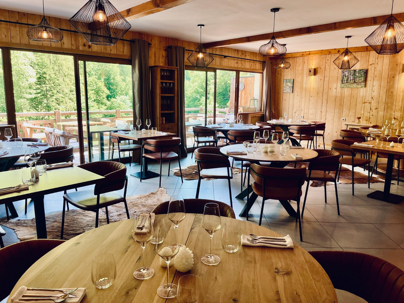 Salle de l'Auberge des églantiers