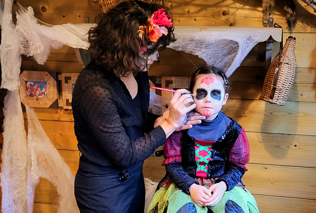Animation maquillage Halloween à la Magie des Automates_Lans-en-Vercors
