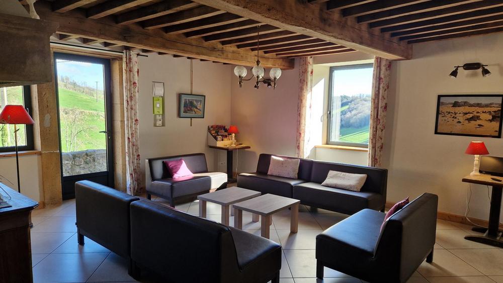 Gîte du Grand Peisselay à VALSONNE (Rhône - Beaujolais Vert) : Le salon très lumineux