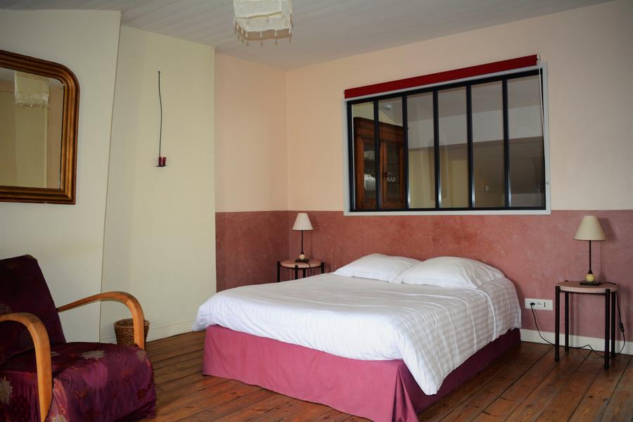 Chambre avec lit double