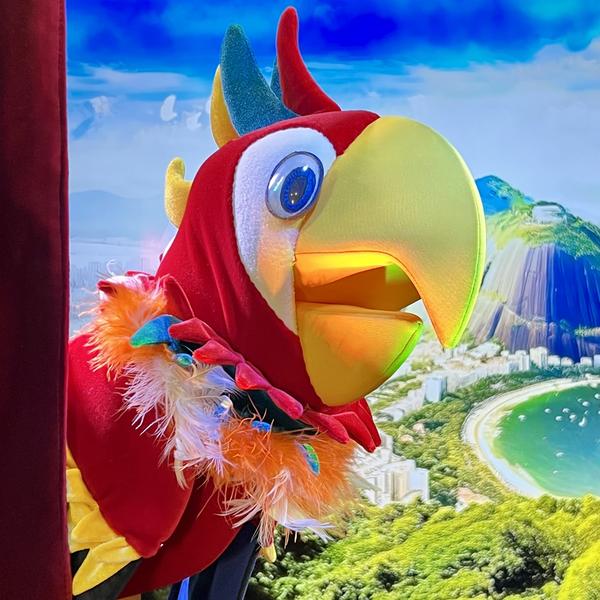 Guignol Rhône-Alpes et Rio le majestueux perroquet