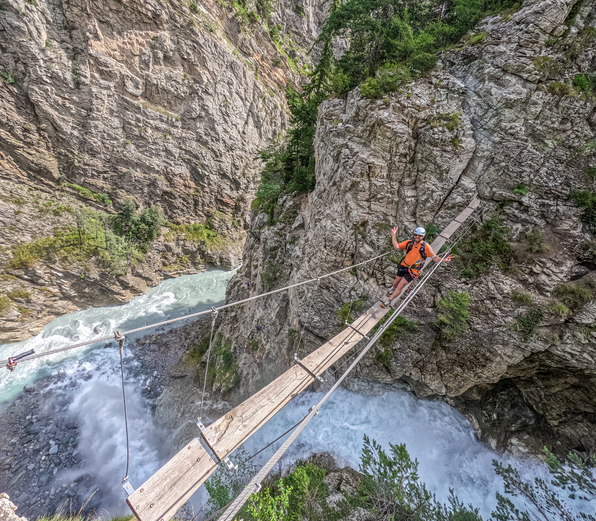 Passerelle dans les gorges de l'Arc