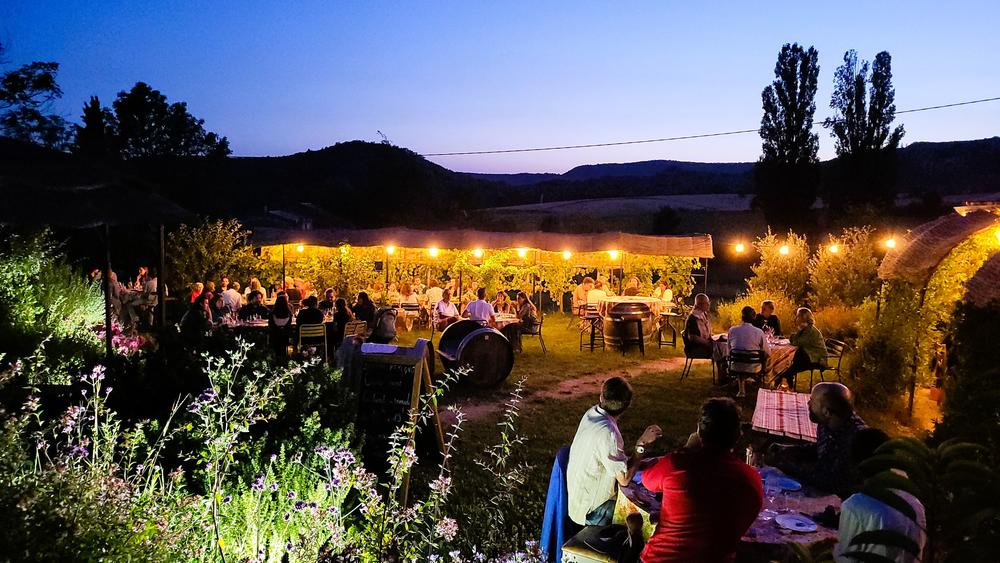 repas dans le jardin de Peylong