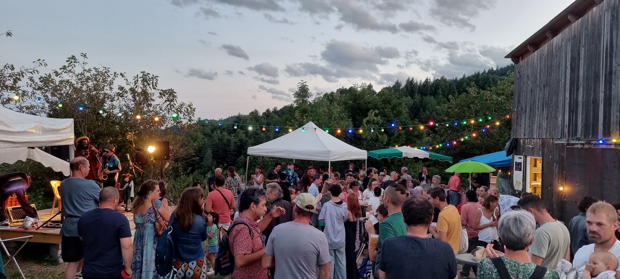 Marché estival de Chazeaux