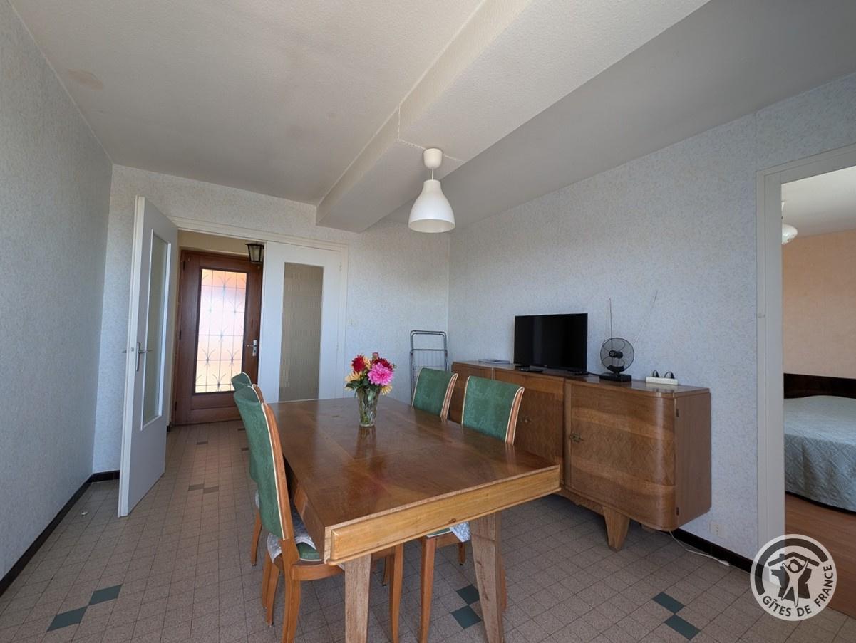 Gîte à l'étage - La Panoncelière 2 à Rontalon dans le Lyonnais - Rhône : la salle à manger.