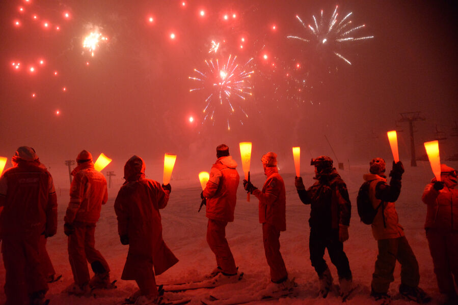 Descente aux flambeaux de Noël et feu d