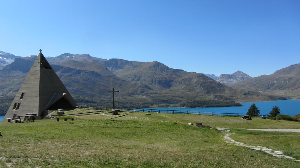 Vue sur la pyramide du Mont Cenis et son lac