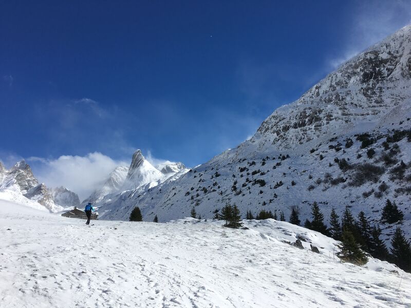 Ski de randonnée avec vue sur le Refuge des Barmettes