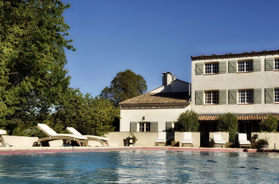 Hôtel et piscine - Hôtel Domaine le Bois des Dames