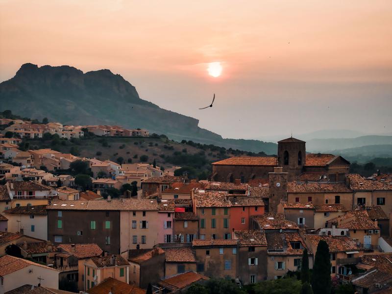 coucher de soleil village