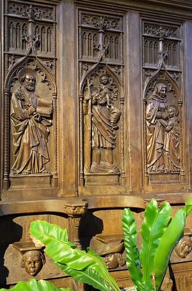 Détails de quelques stalles du choeur