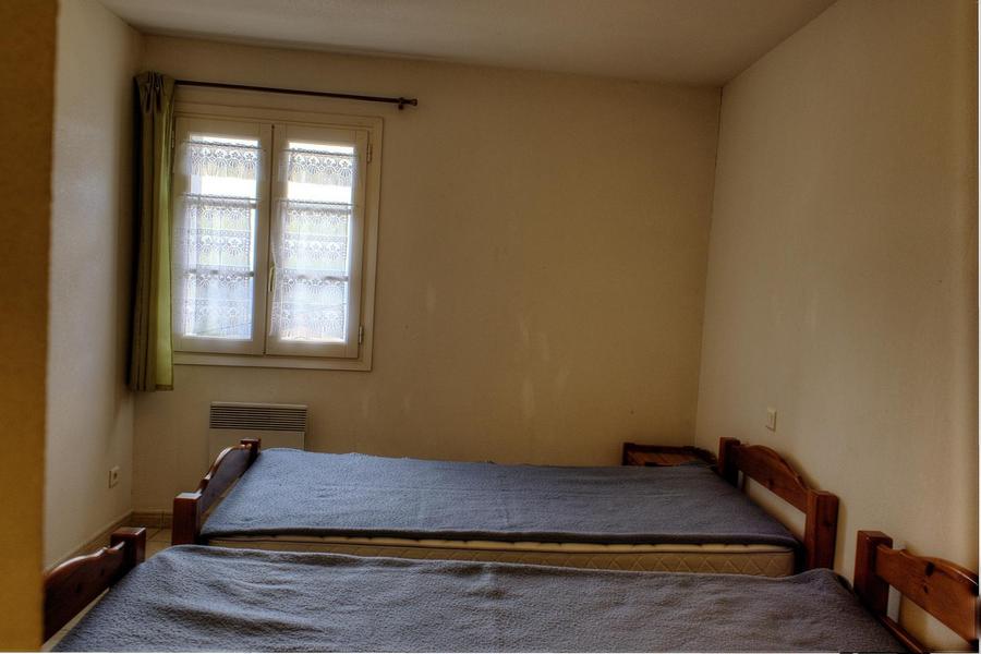 Gîte N°3 Espace des Oliviers-Chambre / Fenêtre-Castagniers-Gîtes de France des Alpes-Maritimes