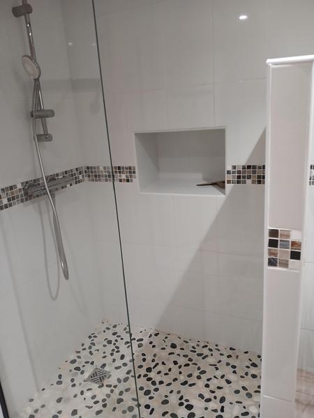 Maison aux volets bleus_Thizy-les-Bourgs