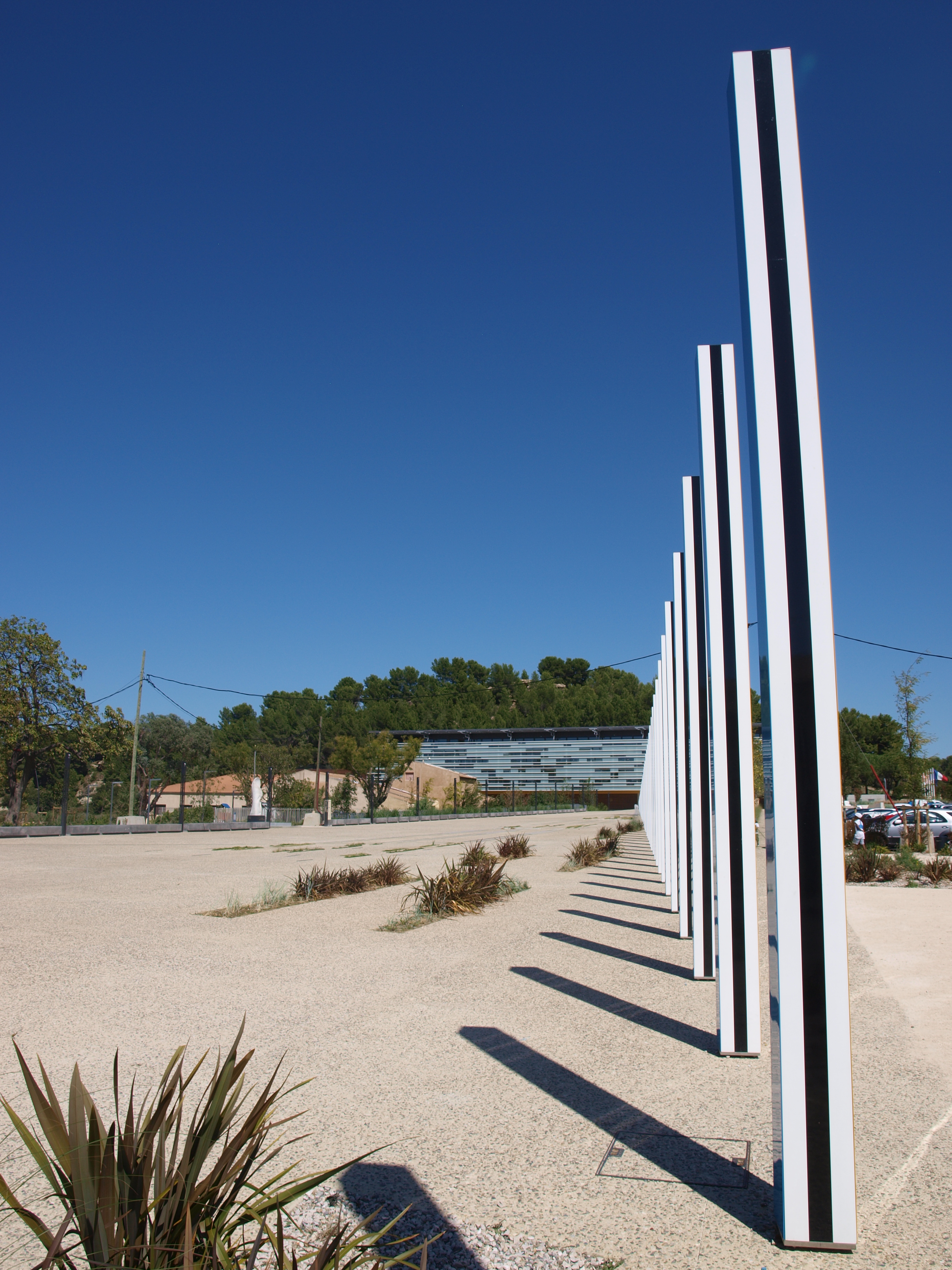 Esplanade Bernardin Laugier et les colonnes de Buren — photo 2