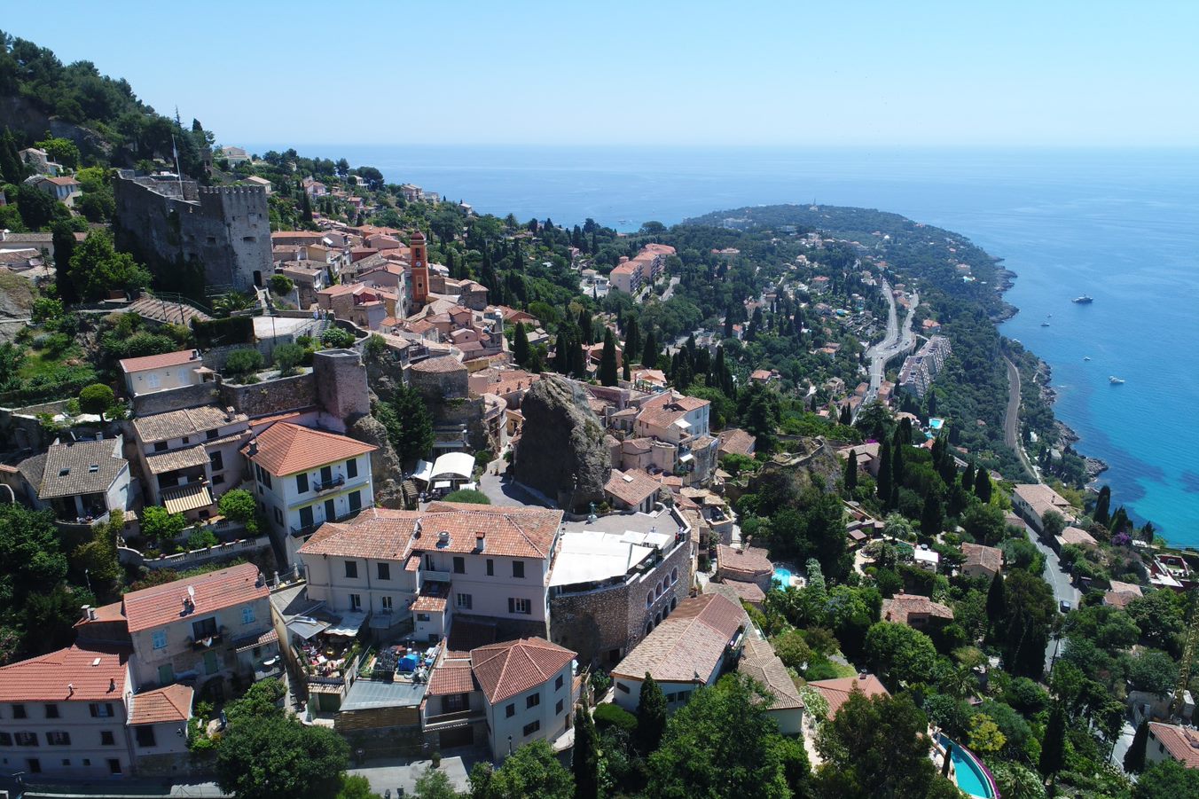 Vue cap et village