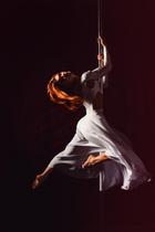 Une démonstration de pole dance