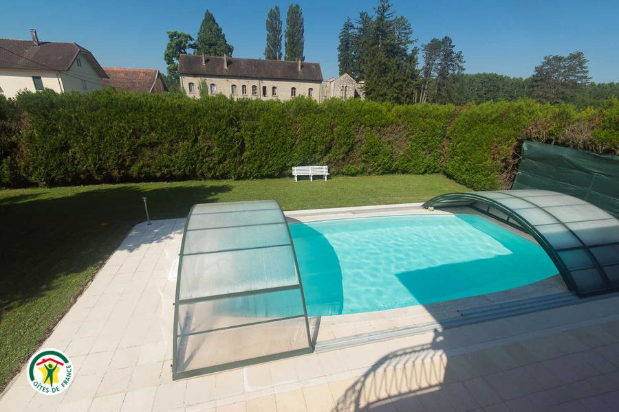 La piscine vue de votre terrasse La piscine vue de votre terrasse
