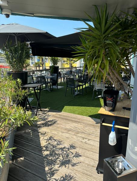 La terrasse onbragée.