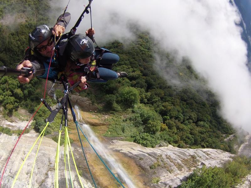 biplace, vue sur la cascade