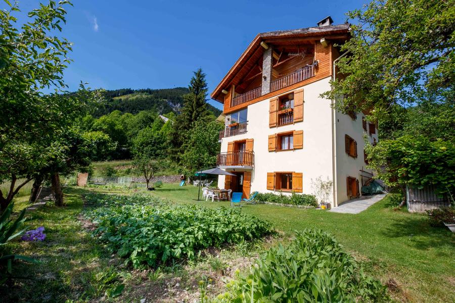 Gîte Les Jasmins-Jardin-Saint-Étienne-de-Tinée-Gîtes de France des Alpes-Maritimes