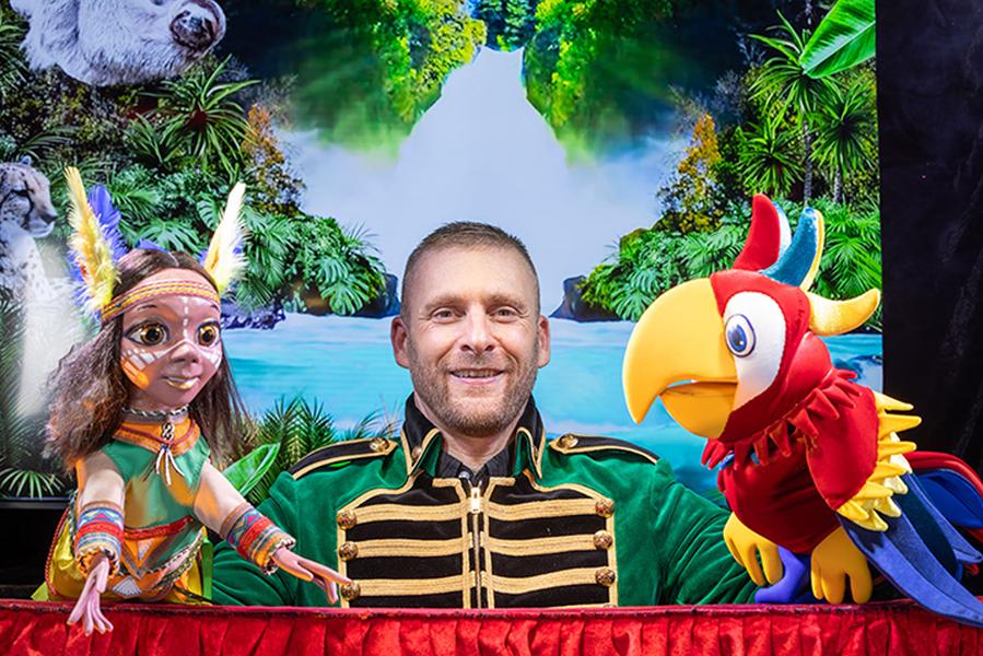 Guignol Rhône-Alpes et Rio le majestueux perroquet