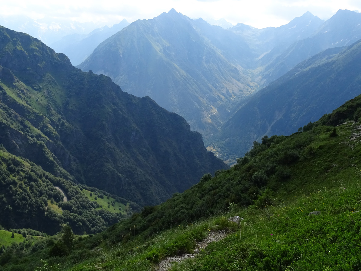 Vue du sentier en direction des six cabanes