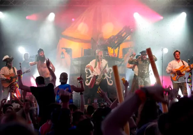 Concert - Golden Parachute