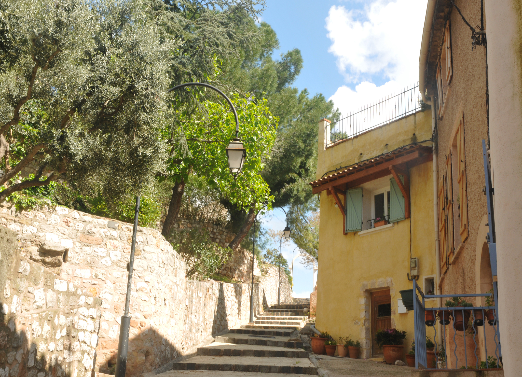 Vitrolles Tourisme Point Info - photo 2