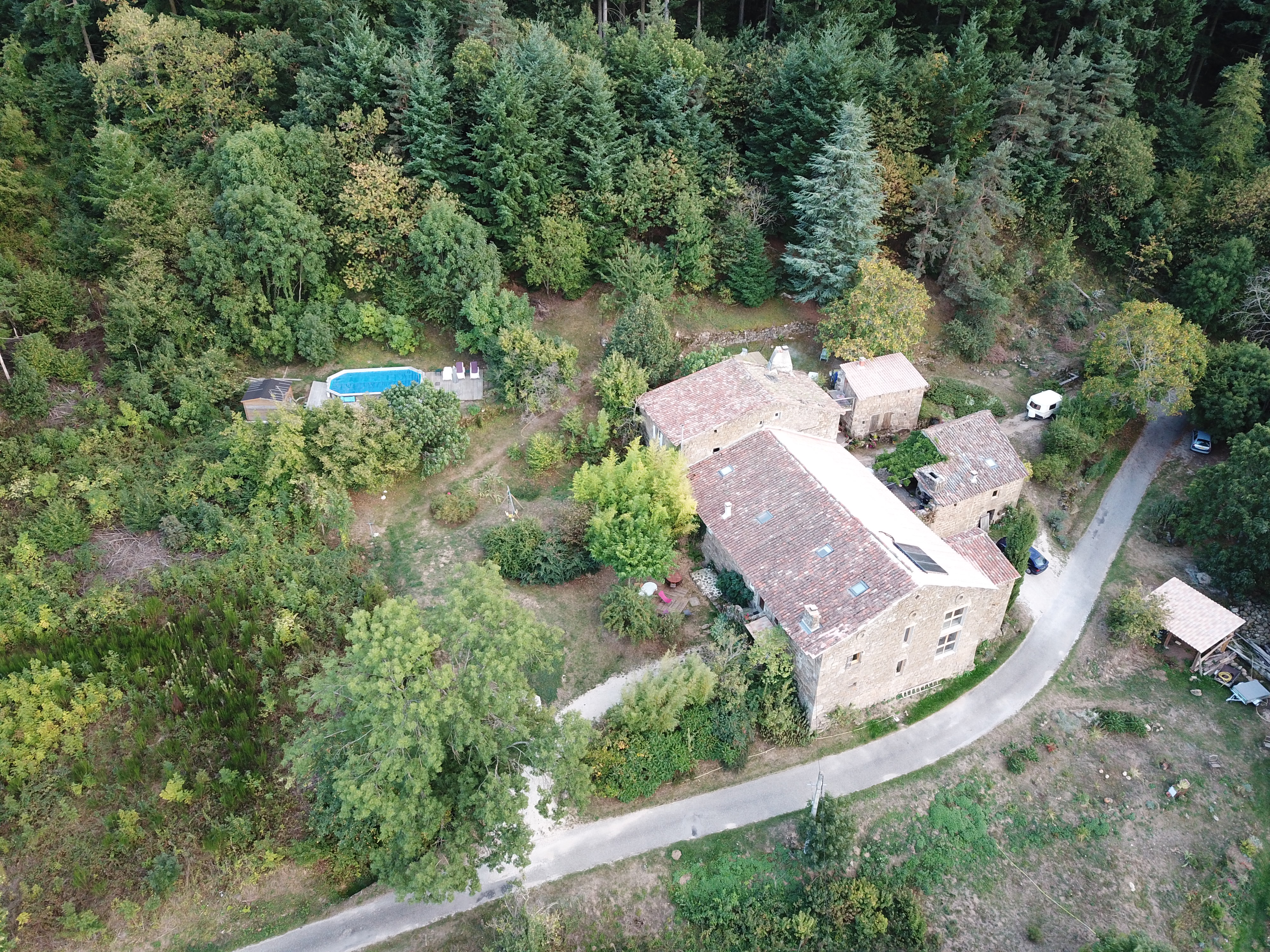 Vue aérienne des gîtes de Fouard