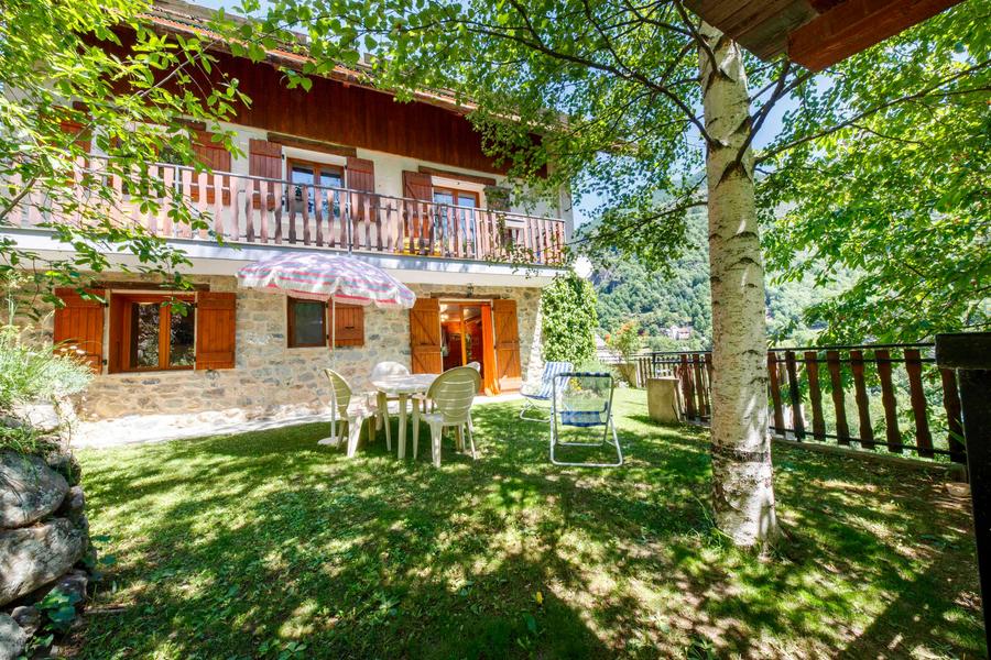 Gîte Les Cerisiers-Jardin-Saint-Étienne-de-Tinée-Gîtes de France des Alpes-Maritimes