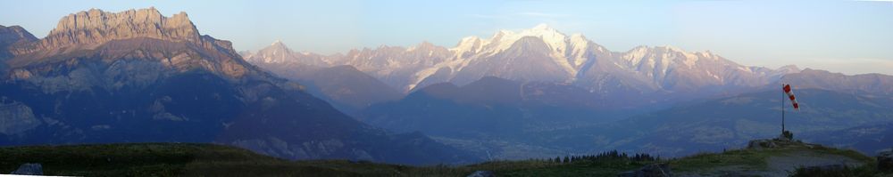 panorama sur le Mont-Blanc