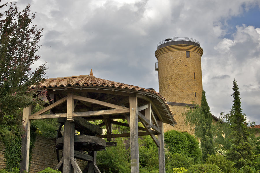 Tour d'Oingt