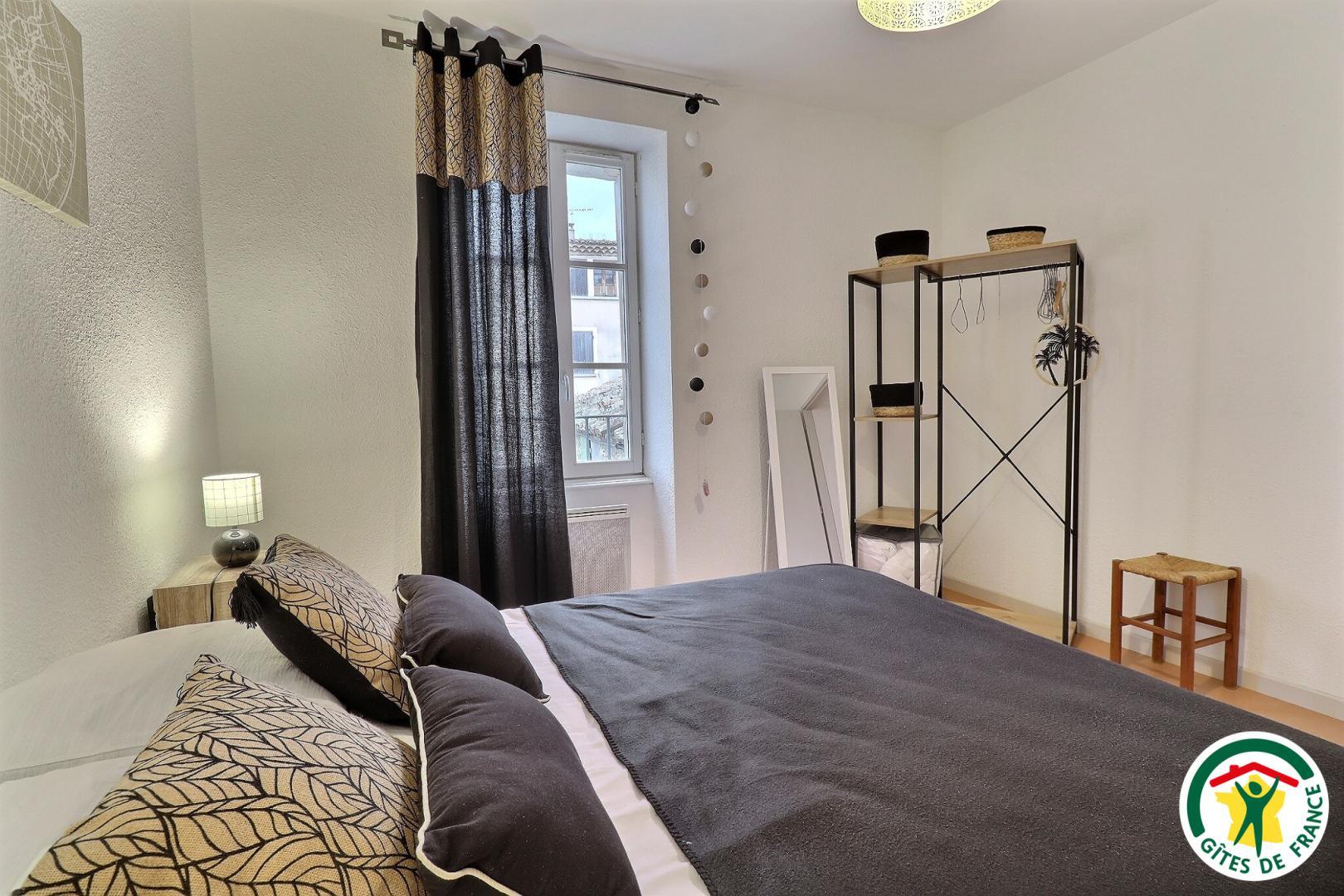 Chambre avec un lit double (1x140x190)